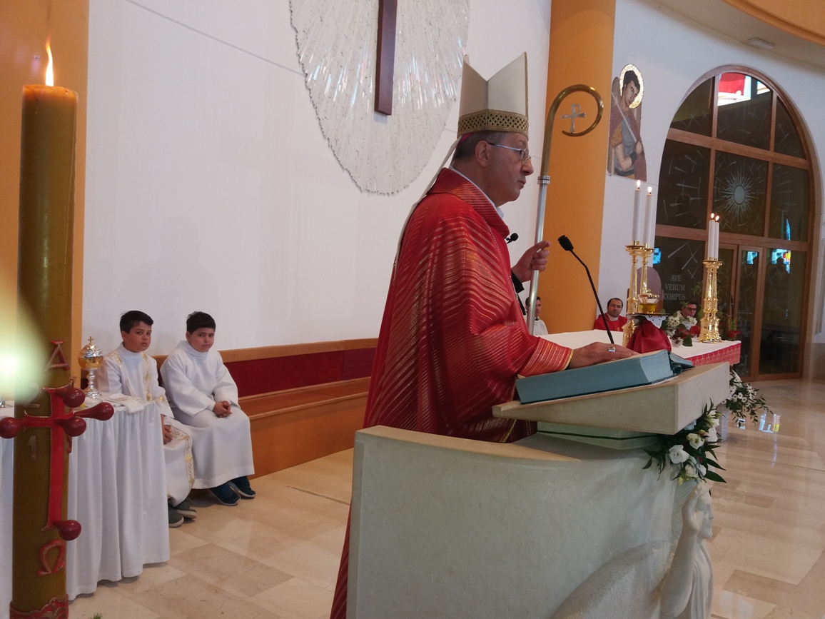 2-Inizio della santa Messa con l'Arcivescovo